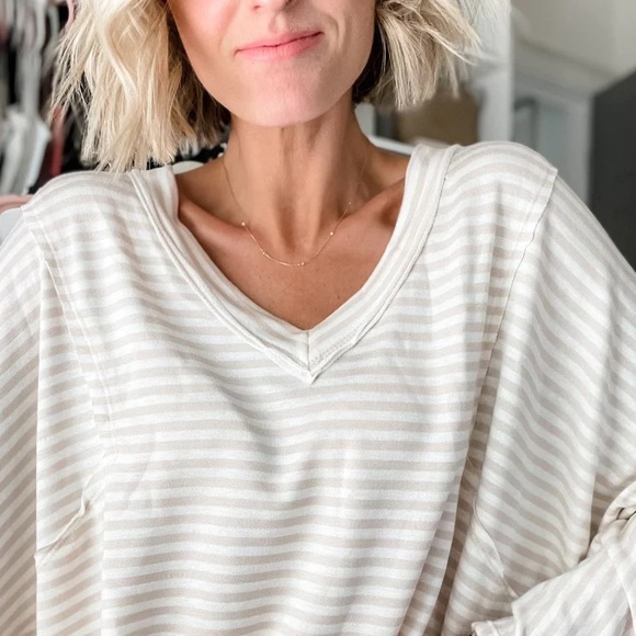 Like New Loverly Crystal Dotted Necklace - Picture 3 of 4